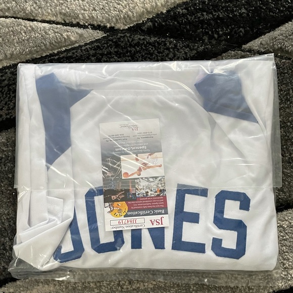 Andruw Jones Autographed Jersey - Picture 2 of 3